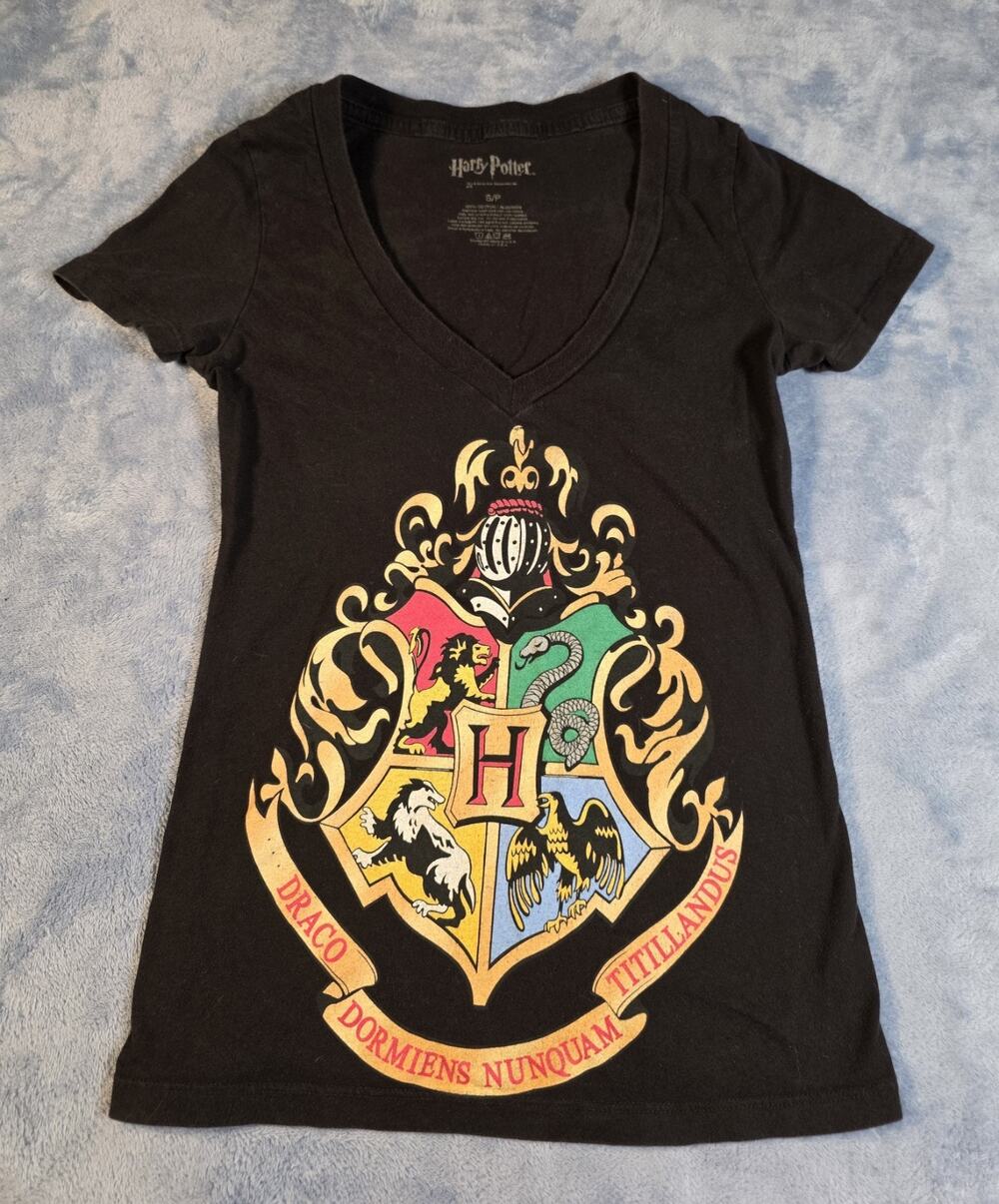 Harry Potter Hogwarts Crest Shirt Womens Small Petite Black V Neck Graphic Tee